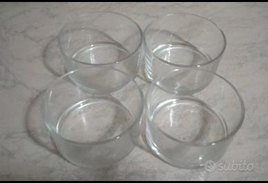 Set di 4  ciotole/coppette in vetro .