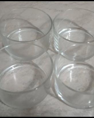 Set di 4  ciotole/coppette in vetro .