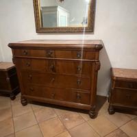 Cassettone e comodini antichi