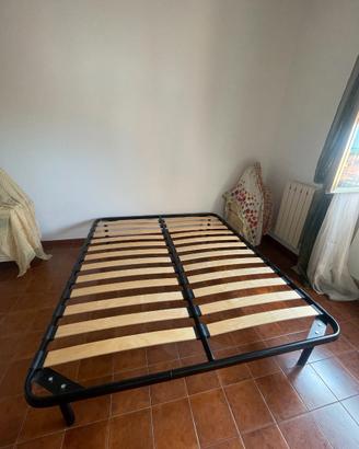 Rete matrimoniale a doghe di legno