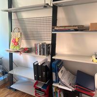 Libreria di designe in metallo