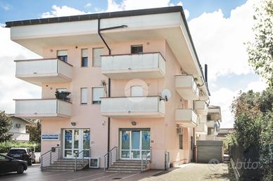 4 LOCALI A ALBA ADRIATICA