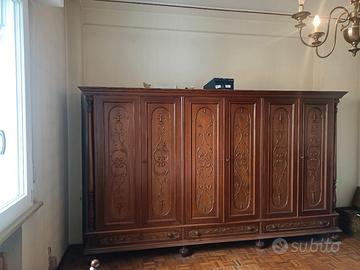 Armadio in legno massello