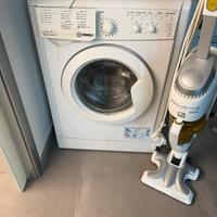 Lavatrice Indesit + Scopa Rowenta Lava e Aspira