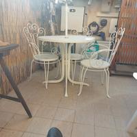 tavolo in ferro battuto da giardino 