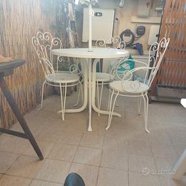 tavolo in ferro battuto da giardino 