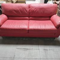 Divano rosso 2 posti tenuto benissimo