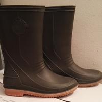 Stivali in gomma di colore verde n. 36