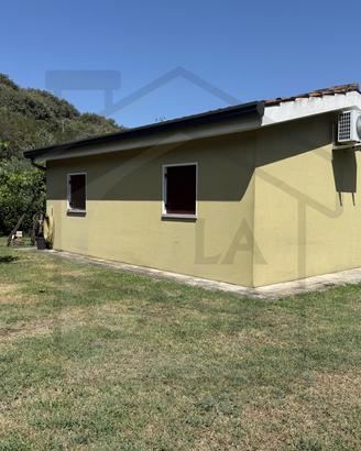 RICOVERO ATTREZZI SU LOTTO DI 2350 MQ.