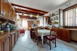 Soluzione indipendente con ampio giardino, cantina