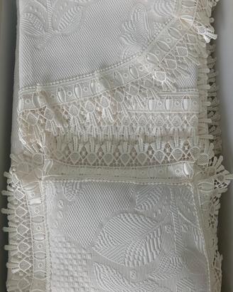copriletto matrimoniale Bianco con un cuscino 