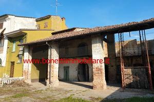 Cascina per più famiglie