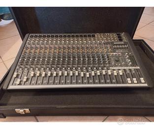 Vendersi Mixer Mackie CFX 20 canali funzionante.