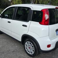 FIAT PANDA ANNO 2023 con soli 23.000km