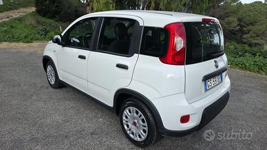 FIAT PANDA ANNO 2023 con soli 23.000km