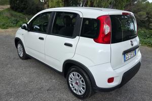 FIAT PANDA ANNO 2023 con soli 23.000km