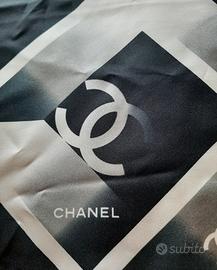 Foulard originale Chanel in twill di seta 