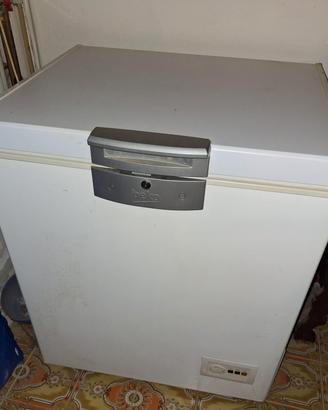 Congelatore a banco Beko HSA 13530