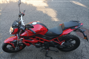 Benelli BN125 rosso - 2019 7000 km