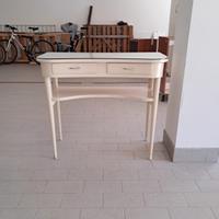 piccolo tavolino con vetro