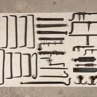 Ganci, maniglie, cerniere, catenacci vintage