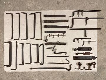 Ganci, maniglie, cerniere, catenacci vintage