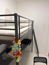 Letto con scrivania  sotto e materasso