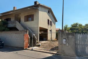 Villetta indipendente con Cortile e Box Auto