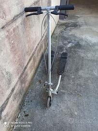 Monopattino a 3 ruote