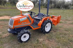 TRATTORE AGRICOLO