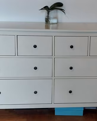 Mobili: Pareti attrezzate, cassettiera, tavolino