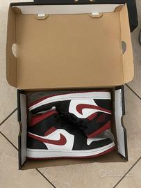 Air Jordan rosso nero bianco