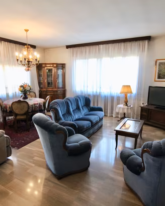 Soggiorno completo stile classico in legno