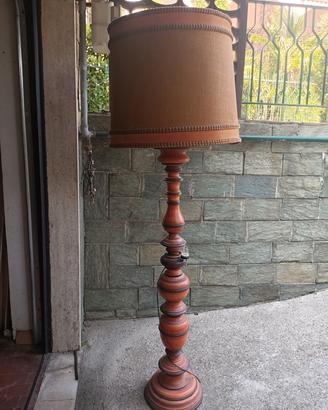 Lampada salotto anni  70 in legno tornito