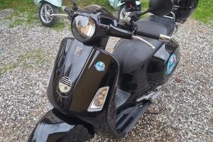 Vespa GTS 250 Black