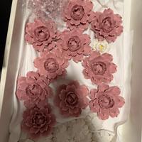 Fiori decorativi di ceramica