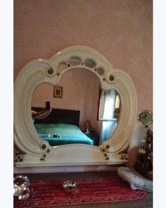 Specchio bianco elegante