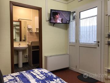 4 Camera con bagno, letto sigolo, cucinino, mese