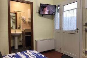 4 Camera con bagno, letto sigolo, cucinino, mese