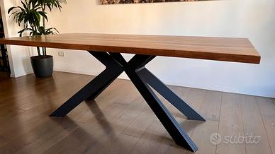 Tavolo in legno massello