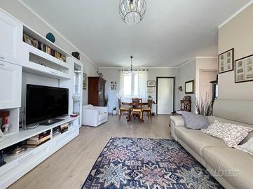 VILLA A SCHIERA A MASSA