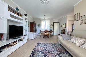 VILLA A SCHIERA A MASSA