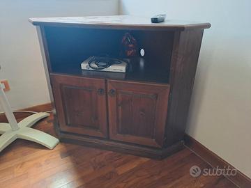 Mobiletto in arte povera