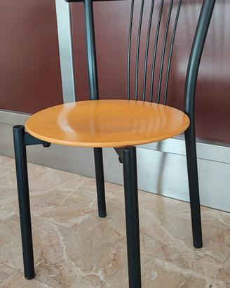 Sedie in legno e metallo 