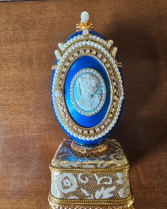 Uovo con Cariollon stile Fabergè 