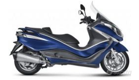 a Siracusa Piaggio X10 350 blu