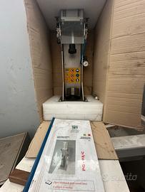 Tappatrice corona soffiatrice per imbottigliamento