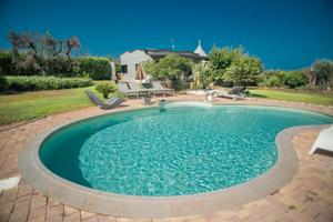 Villa con trullo e piscina last minute