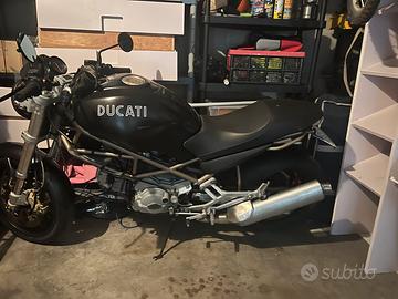 Ducati Monster dark 600