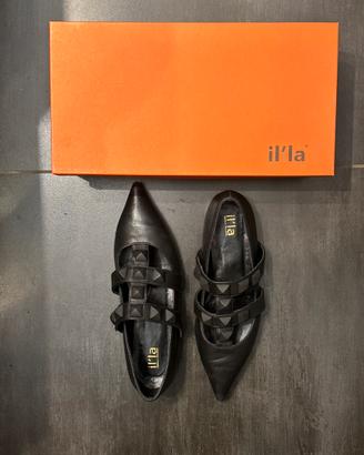 Ballerine di pelle nera a punta con borchie